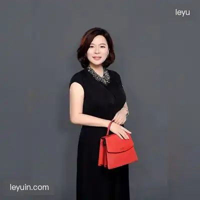 倪震
